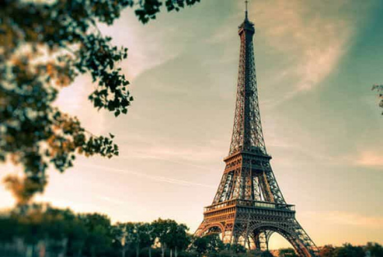 Էյֆելյան աշտարակի լույսերը կանջատվեն` ի հիշատակ Պետերբուրգում ահաբեկչության զոհերի