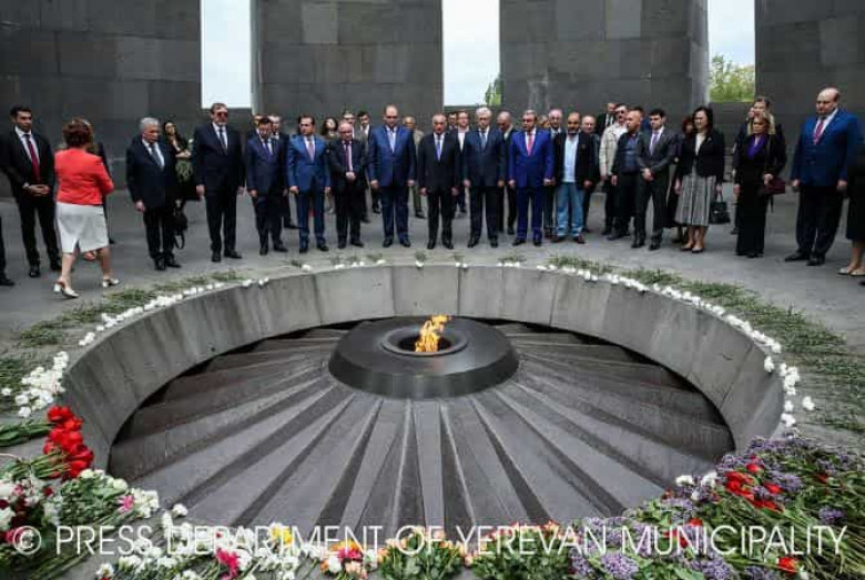 Սանկտ Պետերբուրգի նահանգապետը հարգանքի տուրք է մատուցել Հայոց ցեղասպանության Սուրբ նահատակների հիշատակին