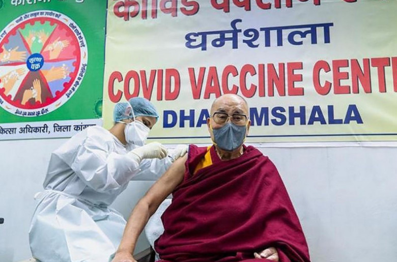 Դալայ Լաման պատվաստվել է կորոնավիրուսի դեմ (լուսանկարներ)