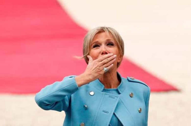 Ավելի քան 150 000 քաղաքացի ստորագրել է Ֆրանսիայի առաջին տիկնոջ դեմ ուղղված հատուկ խնդրագիրը