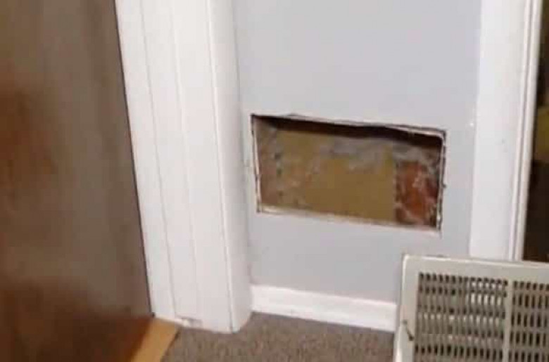 ԱՄՆ-ում դուրս են բերել 13 տարի առաջ պատից այն կողմ ընկած և ամեն օր նույն ժամին զնգացող զարթուցիչը