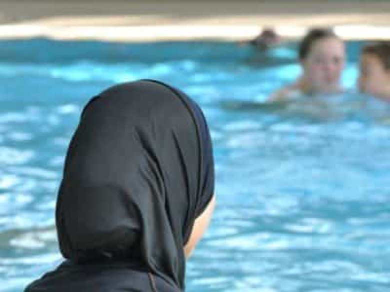 Ֆրանսիայում բուրկինիով կնոջն արգելել են օգտվել լողավազանից
