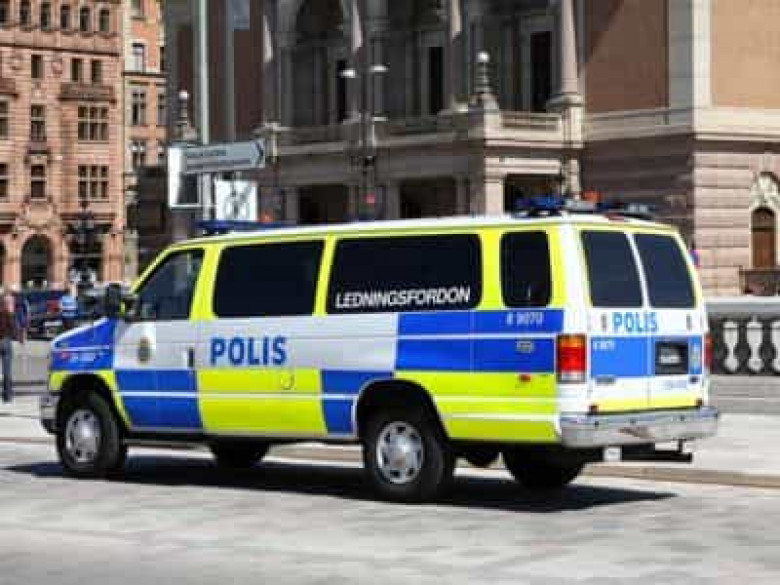 Շվեդիայում տարեց կինն ավտոմեքենայով մխրճվել է բազմության մեջ