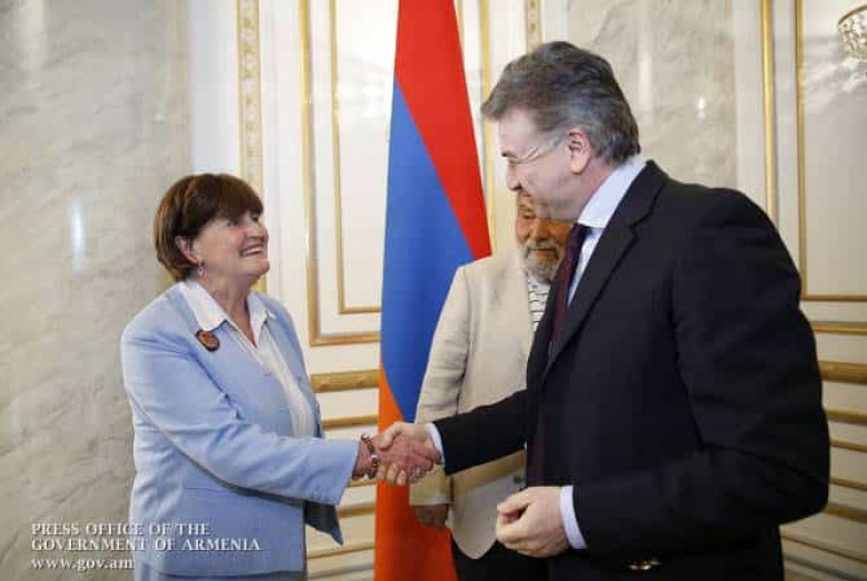 Վարչապետն ընդունել է Քերոլայն Քոքսի գլխավորած պատվիրակությանը