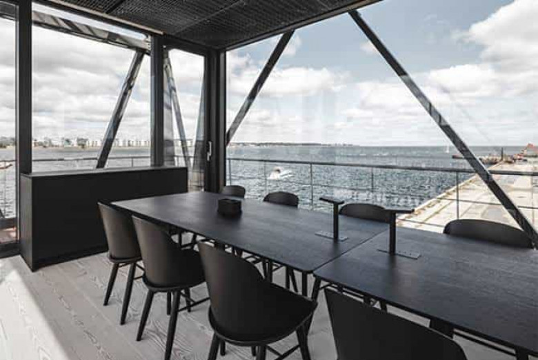 Դանիայում բեռնամբարձիչը վերածել են հյուրանոցի՝ սպա-գոտիով