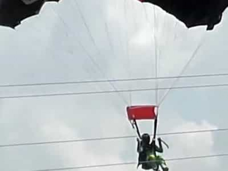 Շրի Լանկայում կին պարաշյուտիստը բախվել է էլեկտրական լարերին