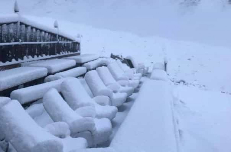 Շվեյցարիայում անոմալ շոգին հաջորդել են ձյան առատ տեղումները (լուսանկարներ)