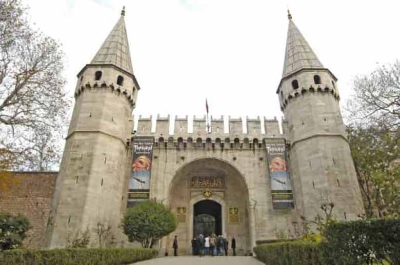 Թուրք նախարարը հերքել է լուրն այն մասին, թե Ստամբուլի հայտնի Թոփքափը պալատը կանգնած է ջրի տակ անցնելու վտանգի տակ