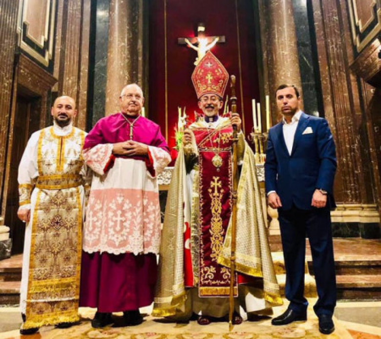 Բարսելոնայում ապրող Մայիլյան ընտանիքի կողմից երկու սրբապատկեր են նվիրաբերվել տեղի կաթոլիկ եկեղեցուն