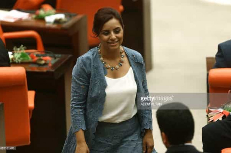 Թուրքիայի Մեջլիսի հայազգի պատգամավոր Սելինա Դողանը «Ոչ» է քվեարկել Էրդողանի լիազորությունների ընդլայնմանը