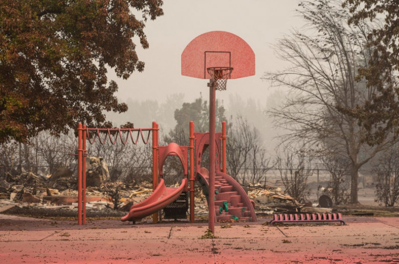 Այրված տներ, ծխապատ երկինք․ The Guardian-ը ֆոտոշարքով ներկայացրել է ԱՄՆ-ում մոլեգնող անտառային հրդեհների հետևանքները (լուսանկարներ)