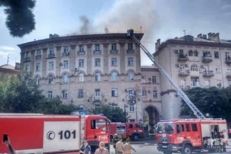 Բաքվի բնակելի շենքում հրդեհ է բռնկվել. բնակիչները տարհանվել են