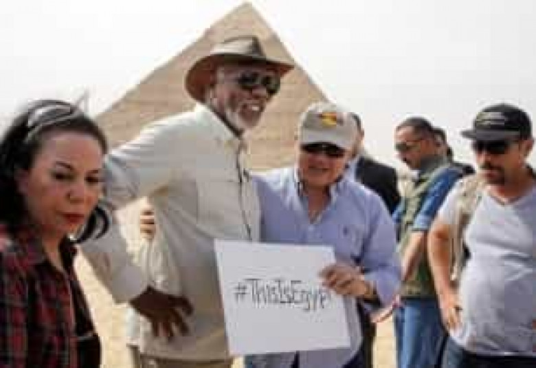 Մորգան Ֆրիմանը վավերագրական ֆիլմ է նկարահանում եգիպտական բուրգերի մասին