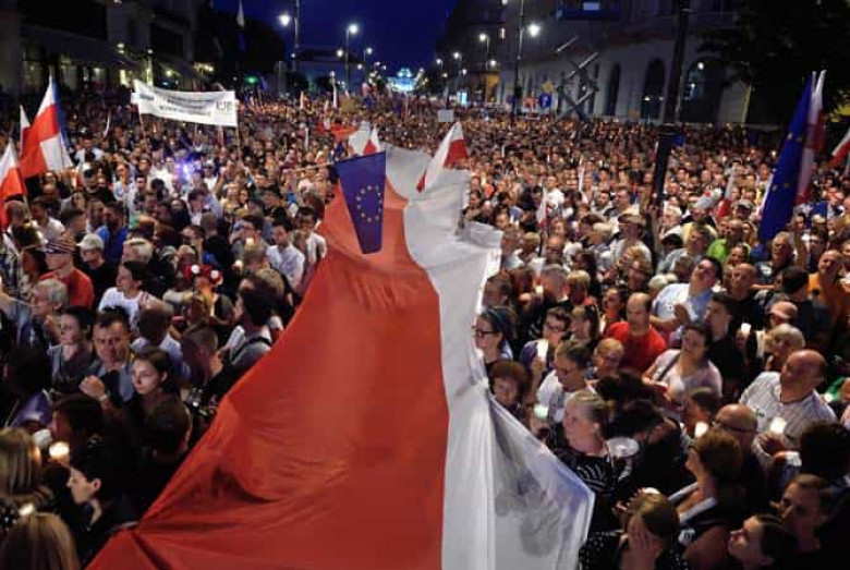 Լեհաստանի ոստիկանությունը եւ հատուկ ծառայությունները կառավարության հակառակորդների ցուցակներ են կազմում