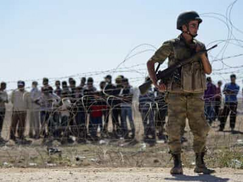 Թուրքիայում փախստականների հետ դաժան վերաբերմունքի համար զինծառայողների խմբի են ձերբակալել