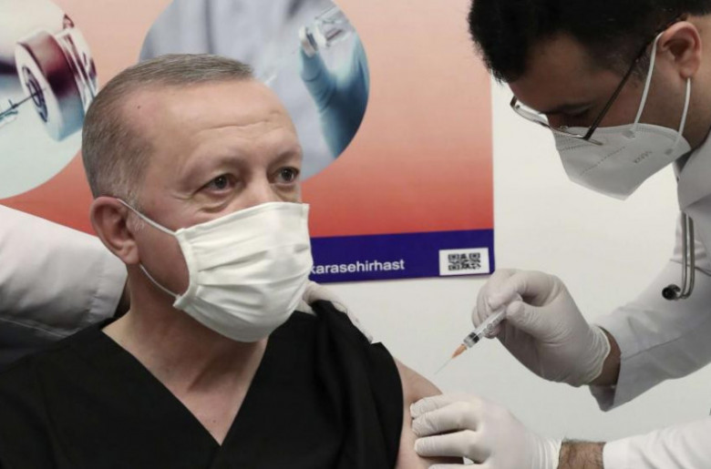 Էրդողանը կորոնավիրուսի դեմ 3-րդ ներարկումն է ստացել, մինչդեռ երկրում 50 միլիոն մարդ սպասում է պատվաստանյութի իր առաջին ներարկմանը