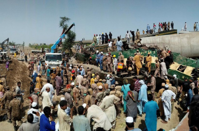 Պակիստանում գնացքների բախման հետևանքով զոհերի թիվը հասել է 50-ի, վիրավորներինը՝ մոտ 70-ի