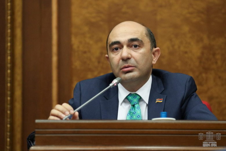 Եթե մենք թույլ տանք, որ Արարատ լեռան պատկերը հանեն պետական սահմանը հատելու կնիքներից, նույն տրամաբանությամբ դա կարող է տարածվել նաև զինանշանի վրա․ Էդմոն Մարուքյան