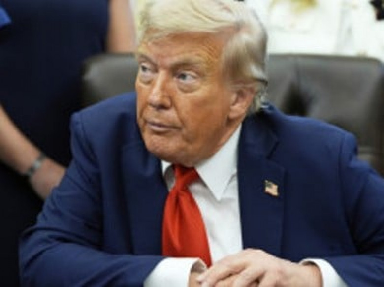 Трамп предложил России и Украине остановить войну на текущей линии соприкосновения и договориться «о чем-то» позже