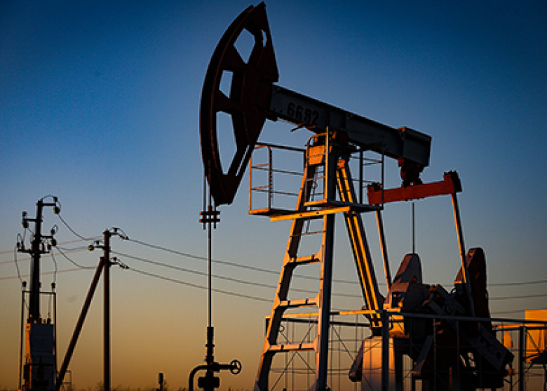 Цены на нефть снижаются, Brent торгуется по $61 за баррель