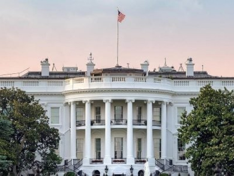 Белый дом уволил всех членов Комиссии, которая должна была рассмотреть проект строительства бального зала